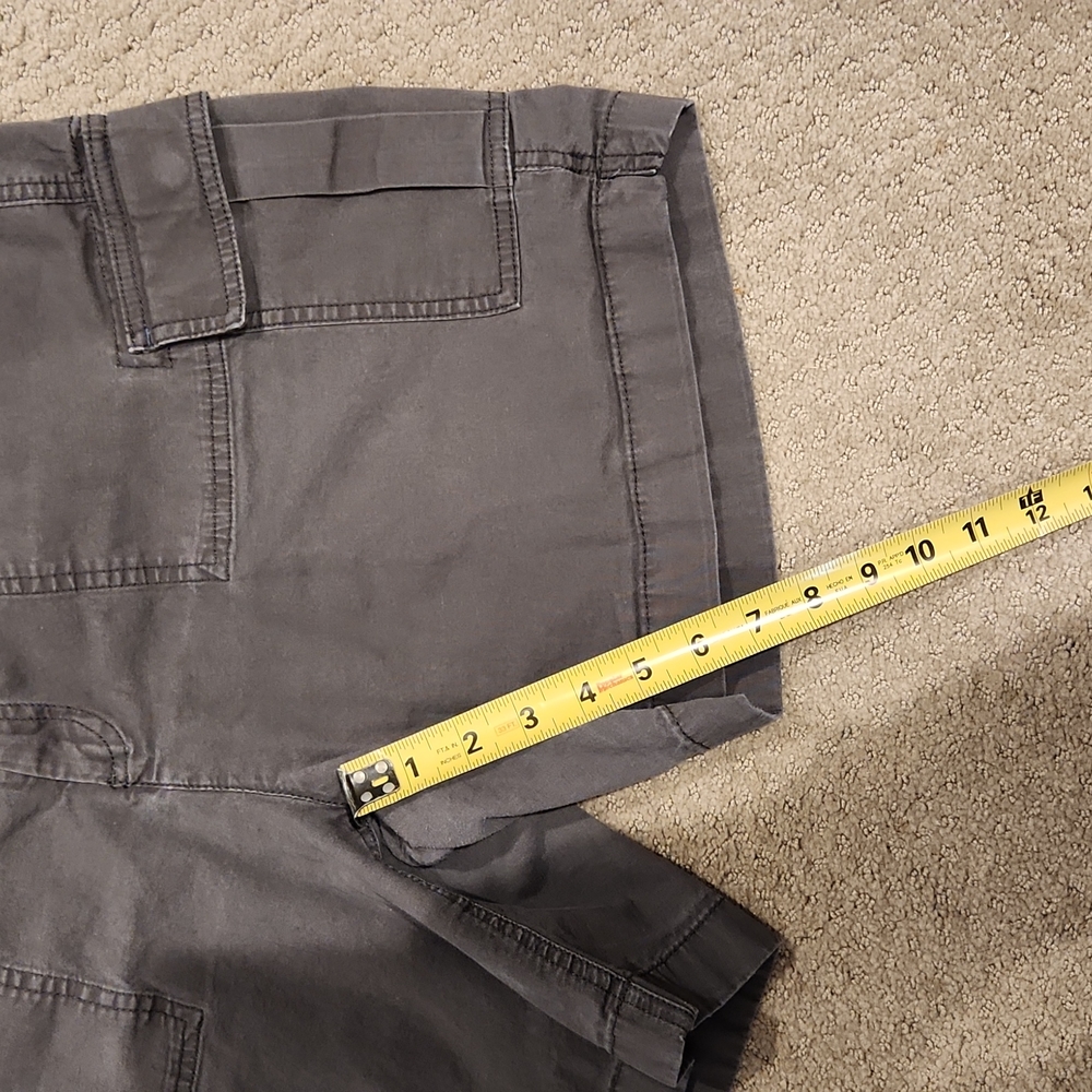 LL BEAN ladies DISTRESSED Favorite Fit shorts.  Sz 16 - WORN ONCE - Picture 5 of 6